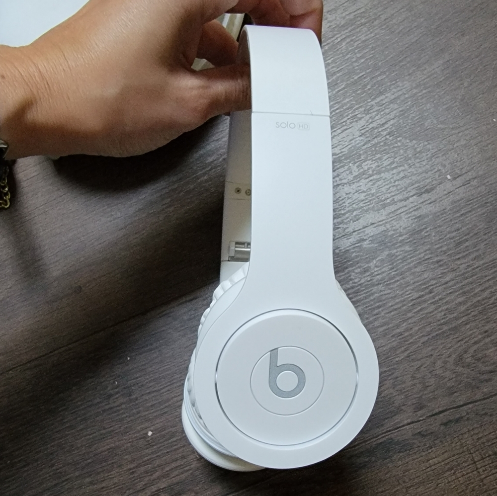 Used Beats by Dre Solo HD White Headphones
